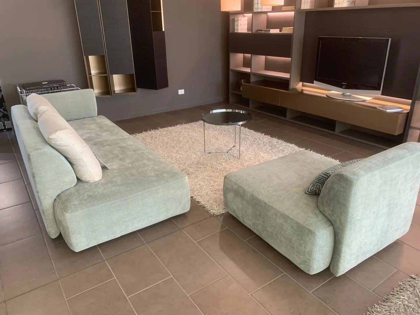 Divano Move di Biba Salotti, pezzo outlet da esposizione nello showroom Arredamenti Soldi a Follonica